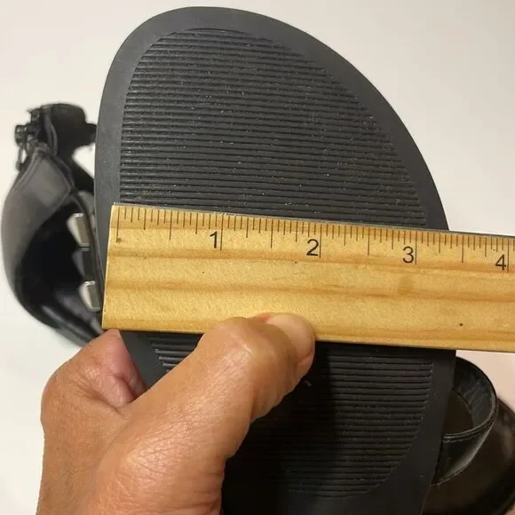 Rock & Republic Women’s Black Gladiator Thong Studded Zip Sandal Sz 9.5 - Picture 8 of 9